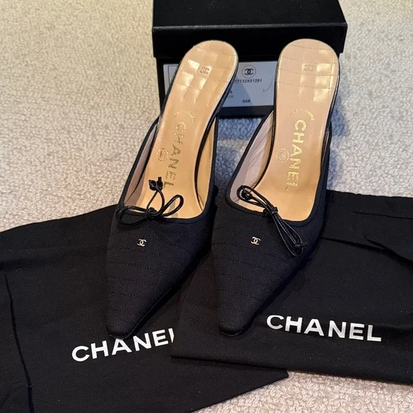 Authentic Vintage Iconic Quilted Chanel Black Mules with Bow Detail Size 37 - Picture 5 of 8